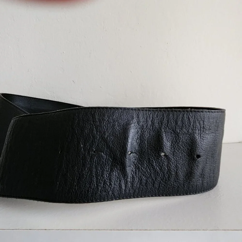 Vintage extra wide black leather gold hardware belt Sz S-M - Picture 5 of 11